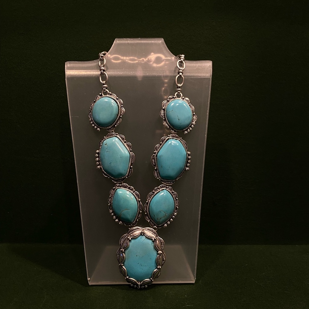 Turquoise and Faux Silver Casing Women's Necklace